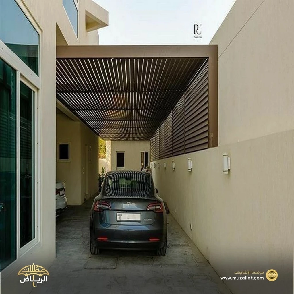 مظلة سيارة داخل الحوش بالرياض