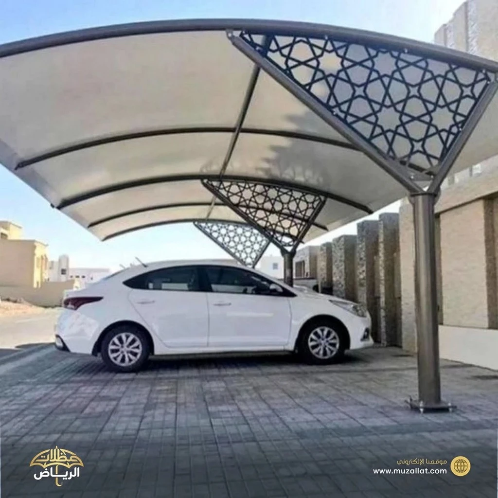 مظلة سيارة داخل الحوش بالرياض