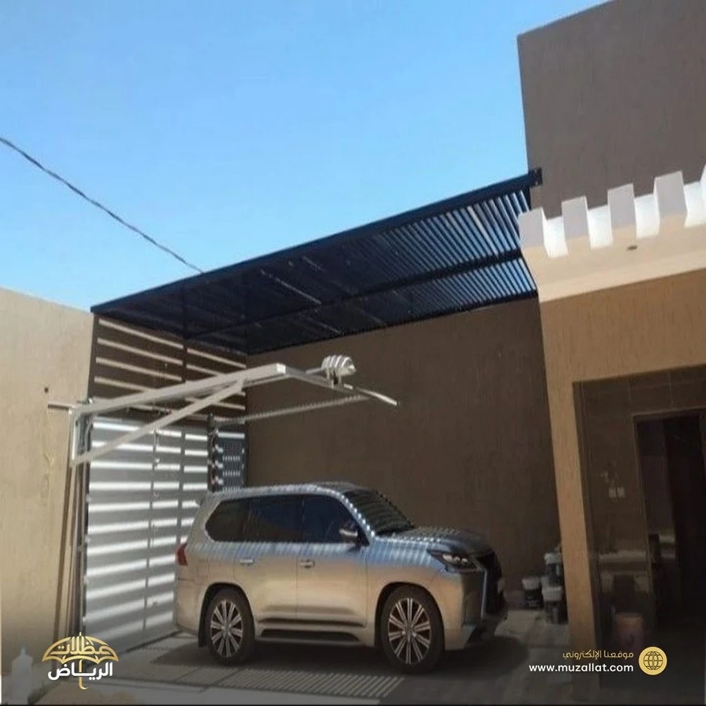 مظلة سيارة داخل الحوش بالرياض