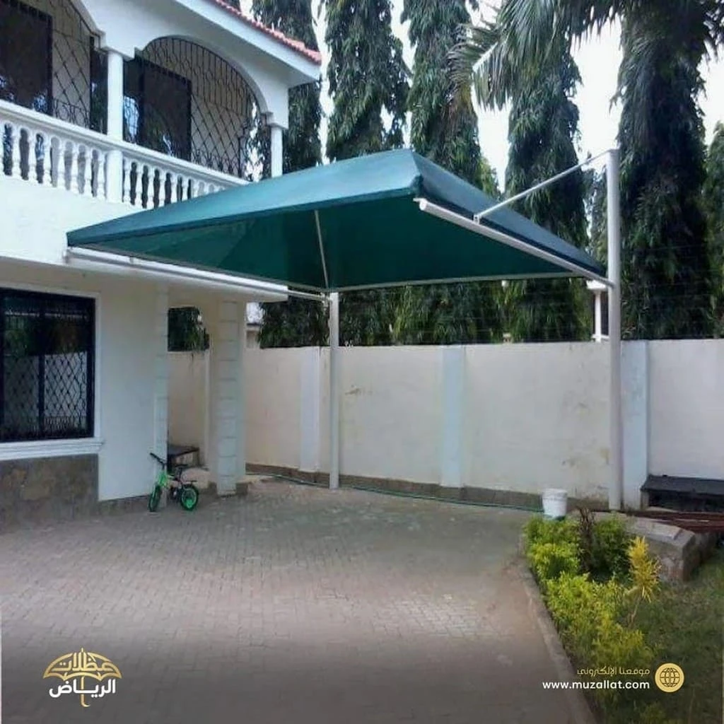 مظلة سيارة داخل الحوش بالرياض